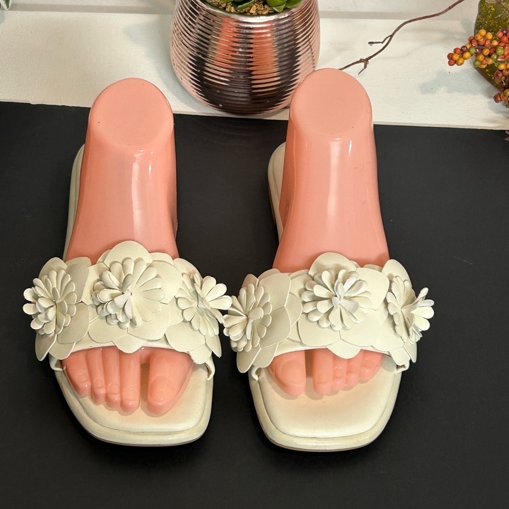 Esprit Cream Floral Slide Sandals
